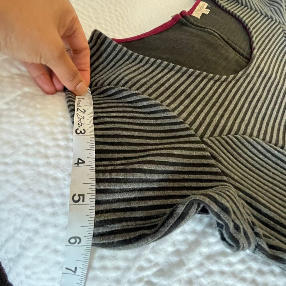 Rewind Gray Black Striped Fit Flare Dress Size XL Cap Sleeve Pleated Casual Knee - Picture 10 of 10